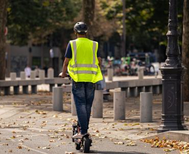 Ireland and Paris Introduce Mandatory Helmet and High-Visibility Requirements for E-Scooters